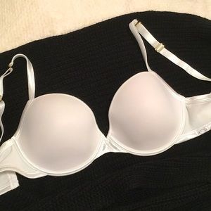 La Senza bra. Size US 38C. White. Used, like new. Barely worn. Smoke free home